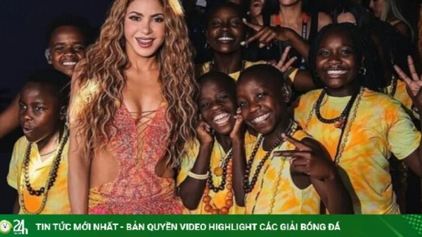 Những em bé từ khu ổ chuột Uganda lên sân khấu World Cup kenhtingame com thumb nhung em be tu khu o chuot uganda len san khau world cup 5ef71784999240685 940w