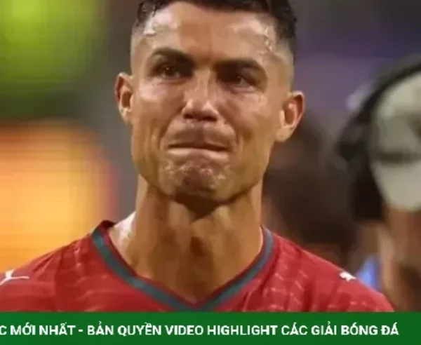 Ronaldo tặng ca sĩ nghiệp dư giày thi đấu kenhtingame com thumb ronaldo tang ca si nghiep du giay thi dau 191e1783772187710 940w