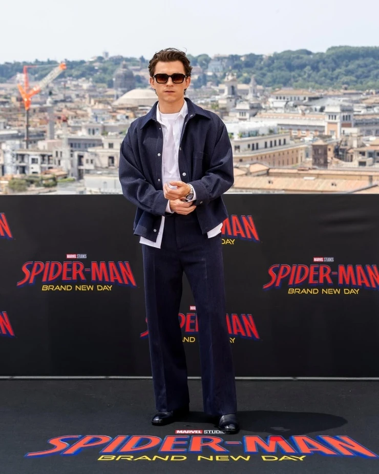 Tom Holland thừa nhận từng xấu hổ khi quảng bá một số bộ phim của mình