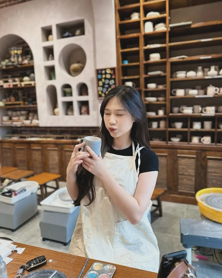 "Xả ảnh" biển trước khi hết hè, nàng hot girl xinh đẹp "đốn tim" người xem với vóc dáng ấn tượng