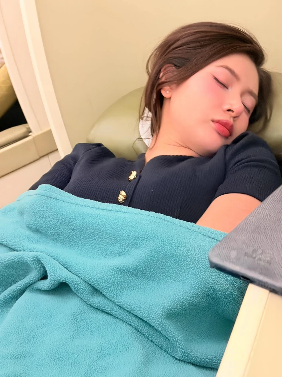 Hot girl 'ngủ gật' Phạm Hoàng Thu Uyên tái hiện khoảnh khắc nổi tiếng Hot girl 'ngủ gật' Phạm Hoàng Thu Uyên tái hiện hình ảnh từng gây sốt