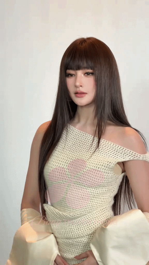 Ai cũng tưởng Hiền Hồ là Kim Ji Won Ai cũng tưởng Hiền Hồ là Kim Ji Won