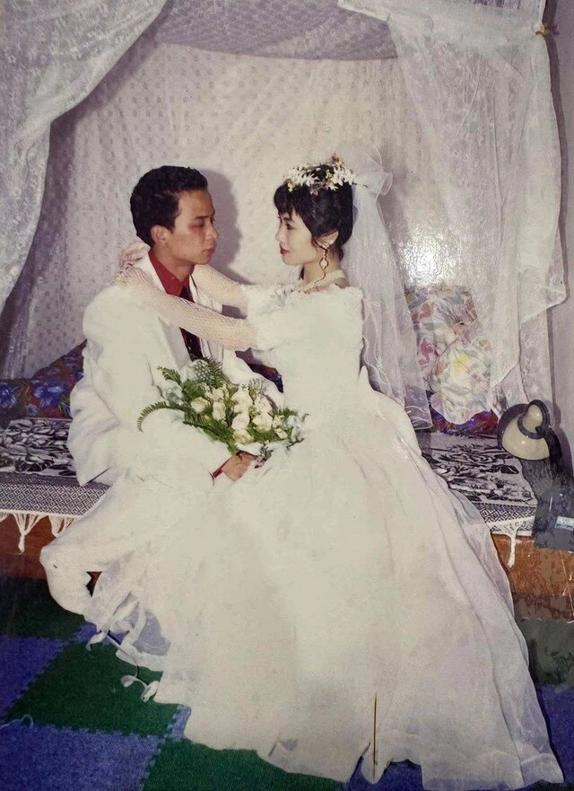 Ảnh cưới NSƯT Nguyệt Hằng - Anh Tuấn cách đây 30 năm gây sốt Ảnh cưới NSƯT Nguyệt Hằng - Anh Tuấn cách đây 30 năm gây sốt