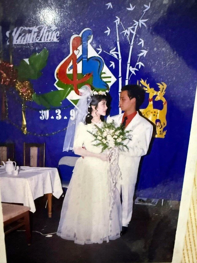 Ảnh cưới NSƯT Nguyệt Hằng - Anh Tuấn cách đây 30 năm gây sốt Ảnh cưới NSƯT Nguyệt Hằng - Anh Tuấn cách đây 30 năm gây sốt
