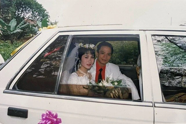 Ảnh cưới NSƯT Nguyệt Hằng - Anh Tuấn cách đây 30 năm gây sốt Ảnh cưới NSƯT Nguyệt Hằng - Anh Tuấn cách đây 30 năm gây sốt