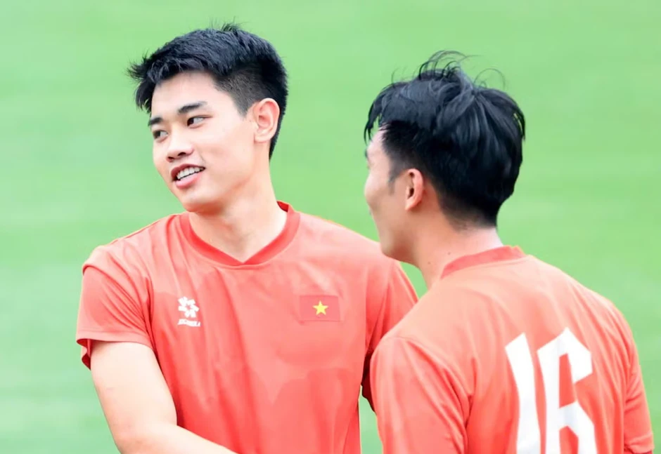 Ảnh gây sốt của Nhật Kim Anh và Đình Bắc