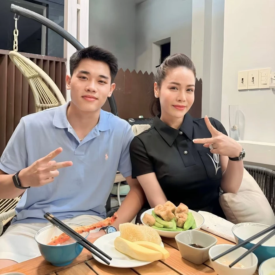 Ảnh gây sốt của Nhật Kim Anh và Đình Bắc