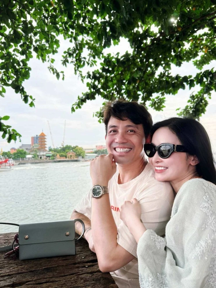 Ảnh sao 1/8: Con trai Tăng Thanh Hà được bố khen lớn nhanh Ảnh sao 1/8: Con trai Tăng Thanh Hà được bố khen lớn nhanh
