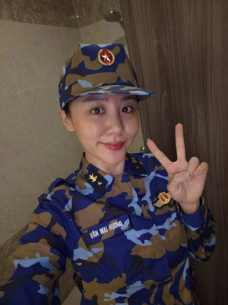Ảnh sao 15/8: Mai Phương Thúy khoe dáng với áo xuyên thấu Ảnh sao 15/8: Mai Phương Thúy khoe dáng với áo xuyên thấu