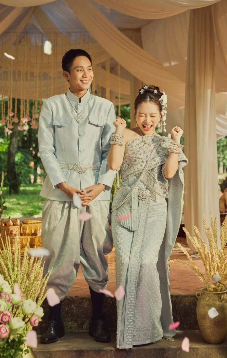 Ảnh sao 15/8: Mai Phương Thúy khoe dáng với áo xuyên thấu Ảnh sao 15/8: Mai Phương Thúy khoe dáng với áo xuyên thấu