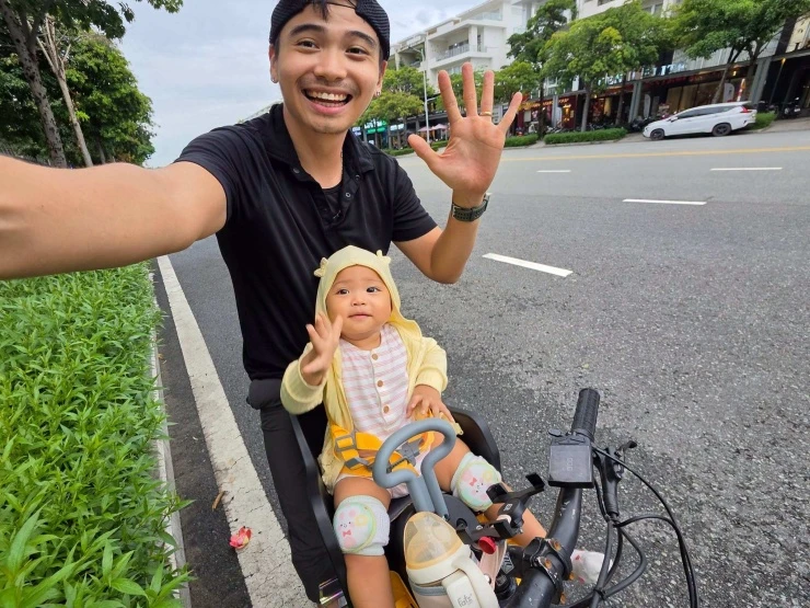Ảnh sao 19/8: Ngọc Lan khoe đường cong ở phòng gym Ảnh sao 19/8: Ngọc Lan khoe đường cong ở phòng gym