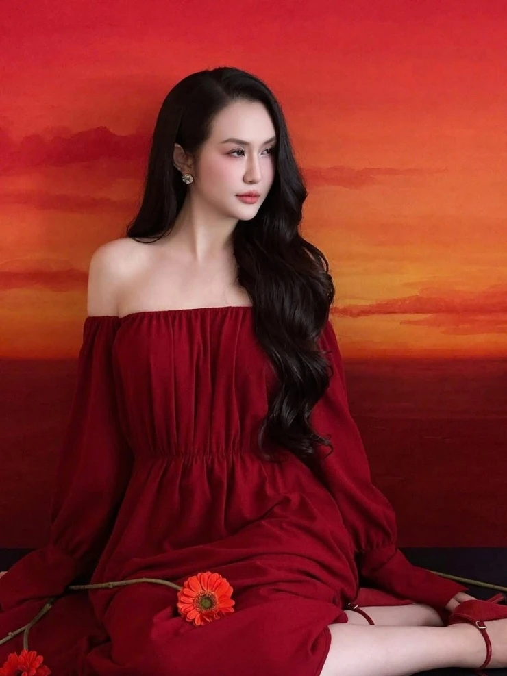Ảnh sao 20/8: Mỹ Linh mừng sinh nhật tuổi 51 Ảnh sao 20/8: Mỹ Linh mừng sinh nhật tuổi 51