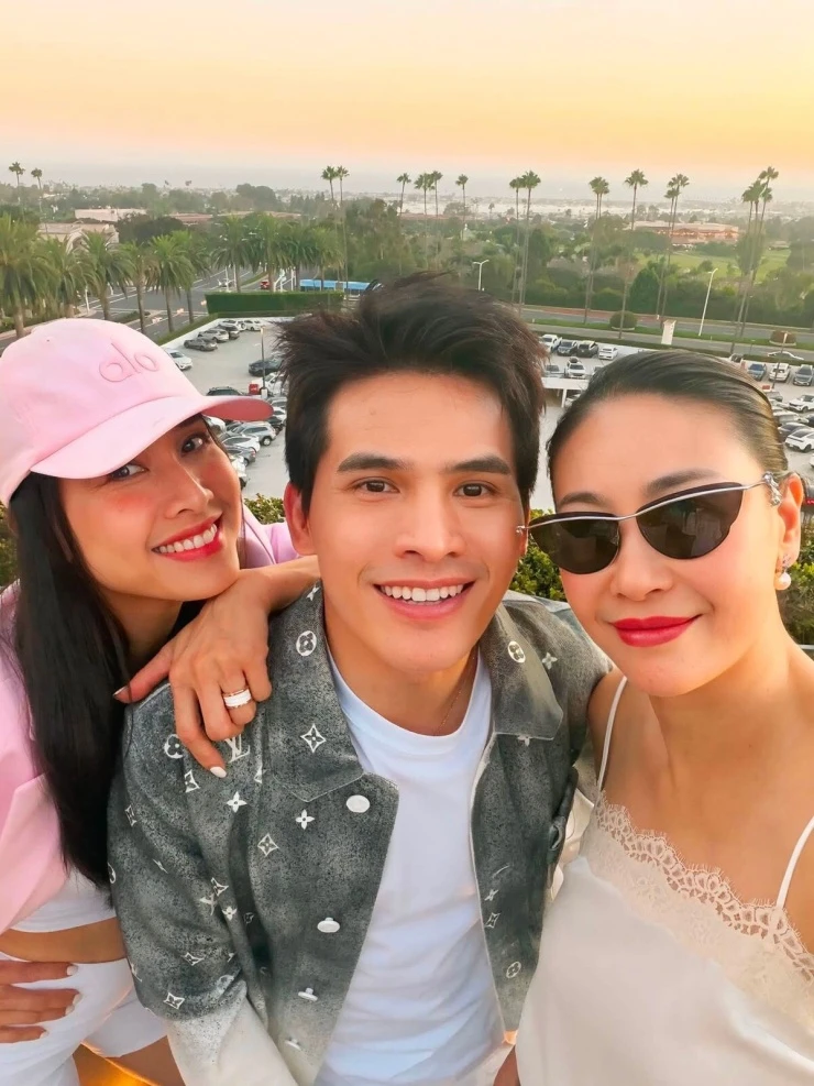 Ảnh sao 21/8: Quỳnh Nga sexy bên Việt Anh