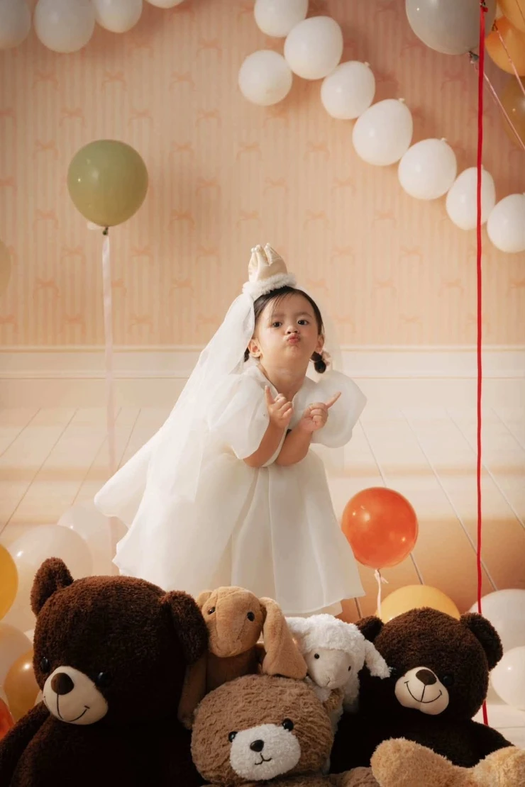 Ảnh sao 22/8: Kim Hiền thấy bình yên khi về nước Ảnh sao 22/8: Kim Hiền thấy bình yên khi về nước