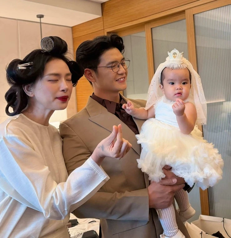 Ảnh sao 22/8: Kim Hiền thấy bình yên khi về nước Ảnh sao 22/8: Kim Hiền thấy bình yên khi về nước