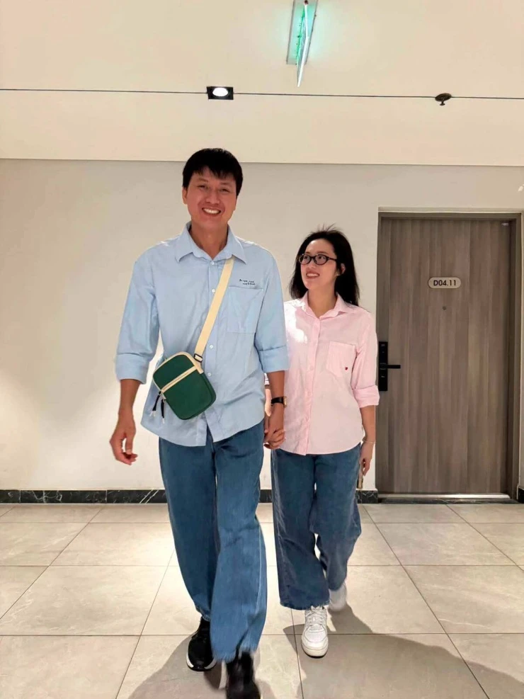 Ảnh sao 24/8: Đoan Trang trở lại Singapore sau hơn một năm về Việt Nam