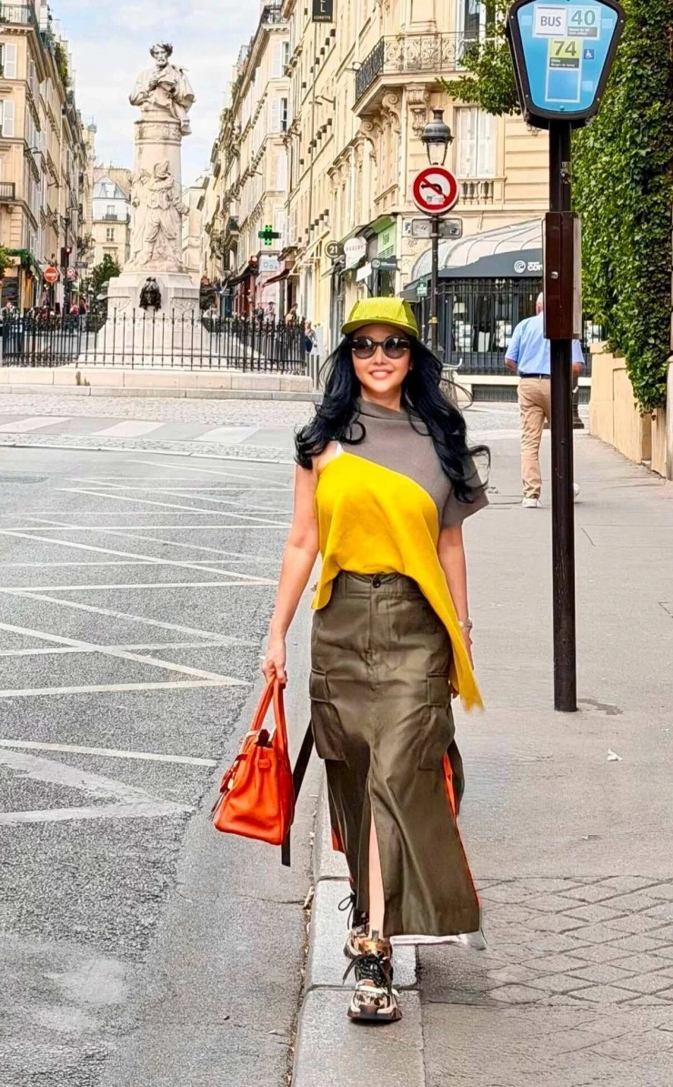 Ảnh sao 25/8: Hồng Nhung xách túi hơn 500 triệu đồng tại Paris Ảnh sao 25/8: Hồng Nhung xách túi hơn 500 triệu đồng tại Paris