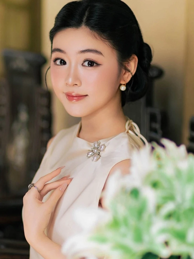Ảnh sao 26/8: Đỗ Mỹ Linh khoe phong thái dâu hào môn