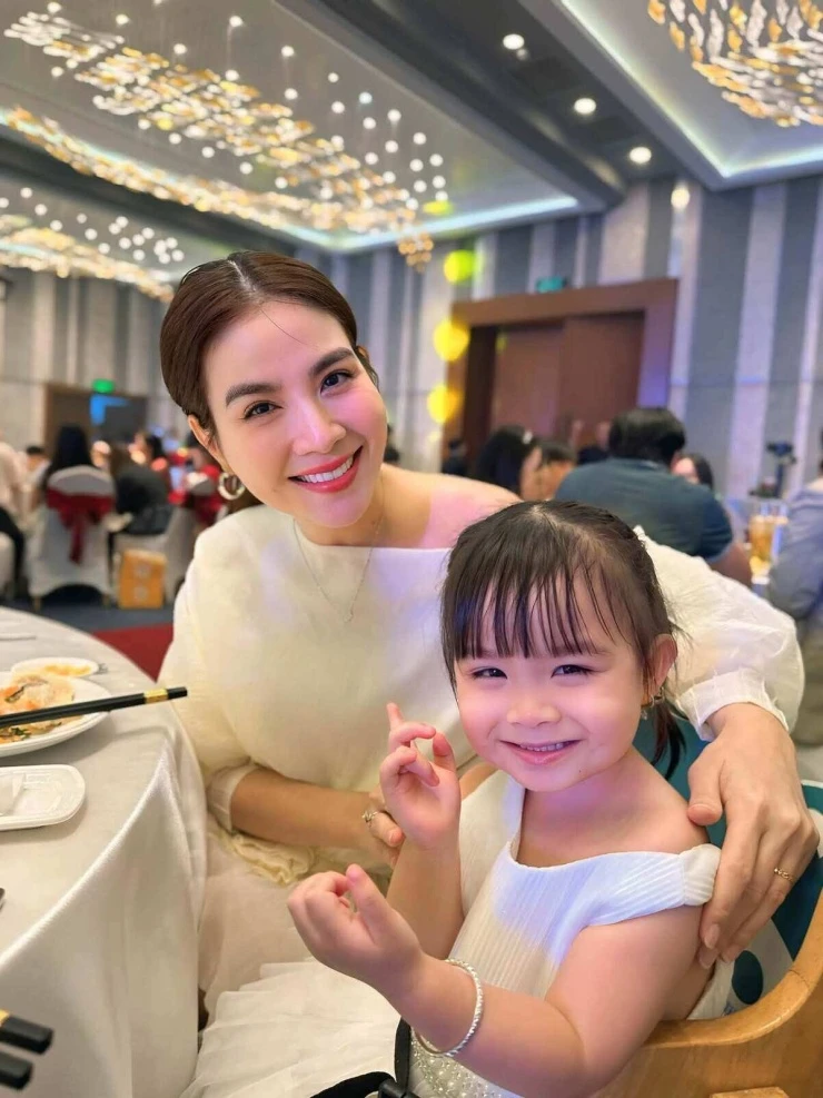 Ảnh sao 30/8: Giáng My khoe ảnh thời trẻ Ảnh sao 30/8: Giáng My khoe ảnh thời trẻ