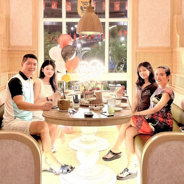 Ảnh sao 31/8: Subeo nhà Cường Đôla quấn quýt các em