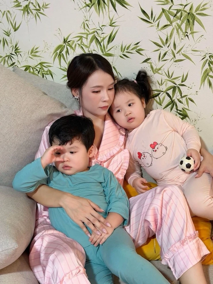 Ảnh sao 31/8: Subeo nhà Cường Đôla quấn quýt các em