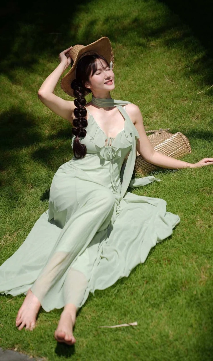 Ảnh sao 4/8: Em bé thứ ba nhà Trường Giang - Nhã Phương lộ diện