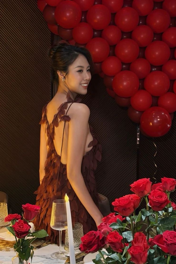Ảnh sao 4/8: Em bé thứ ba nhà Trường Giang - Nhã Phương lộ diện