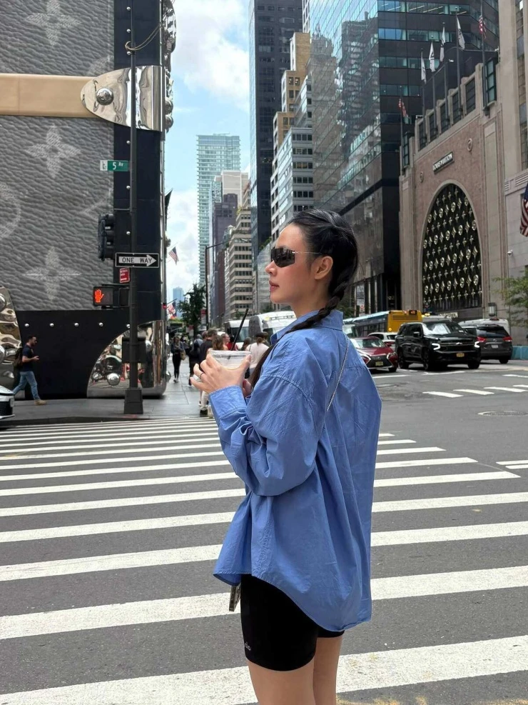 Ảnh sao 6/8: Lý Nhã Kỳ tự khen mình đẹp
