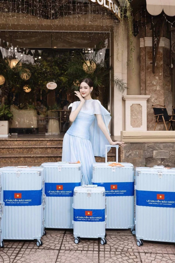 Ảnh sao 9/8: Ngọc Quyên mừng sinh nhật kiểu miệt vườn của Thúy Nga Ảnh sao 9/8: Ngọc Quyên mừng sinh nhật kiểu miệt vườn của Thúy Nga