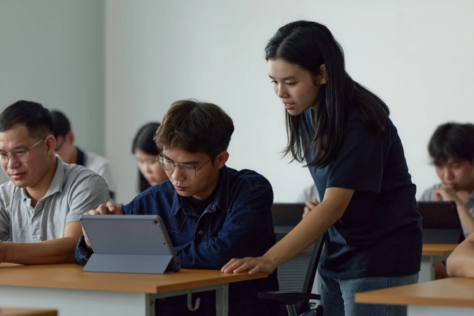 Apple phối hợp Đại học Bách Khoa Hà Nội khai trương Trung tâm Giáo dục đầu tiên cho nhân viên chuỗi cung ứng tại Việt Nam