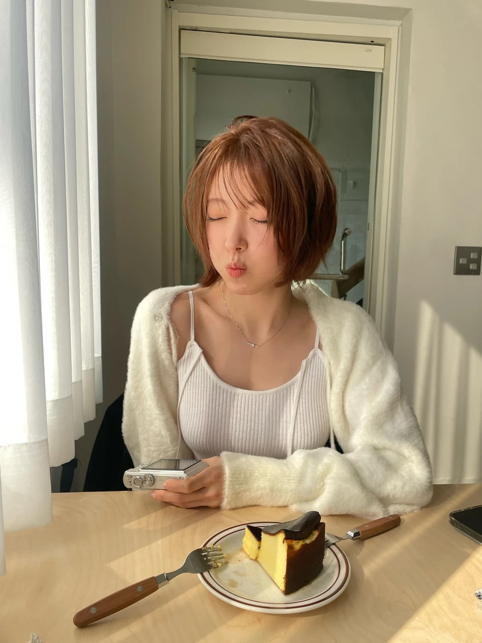 Cô gái đẹp đến độ bố mẹ phải cho vào showbiz vì sợ bị bắt cóc