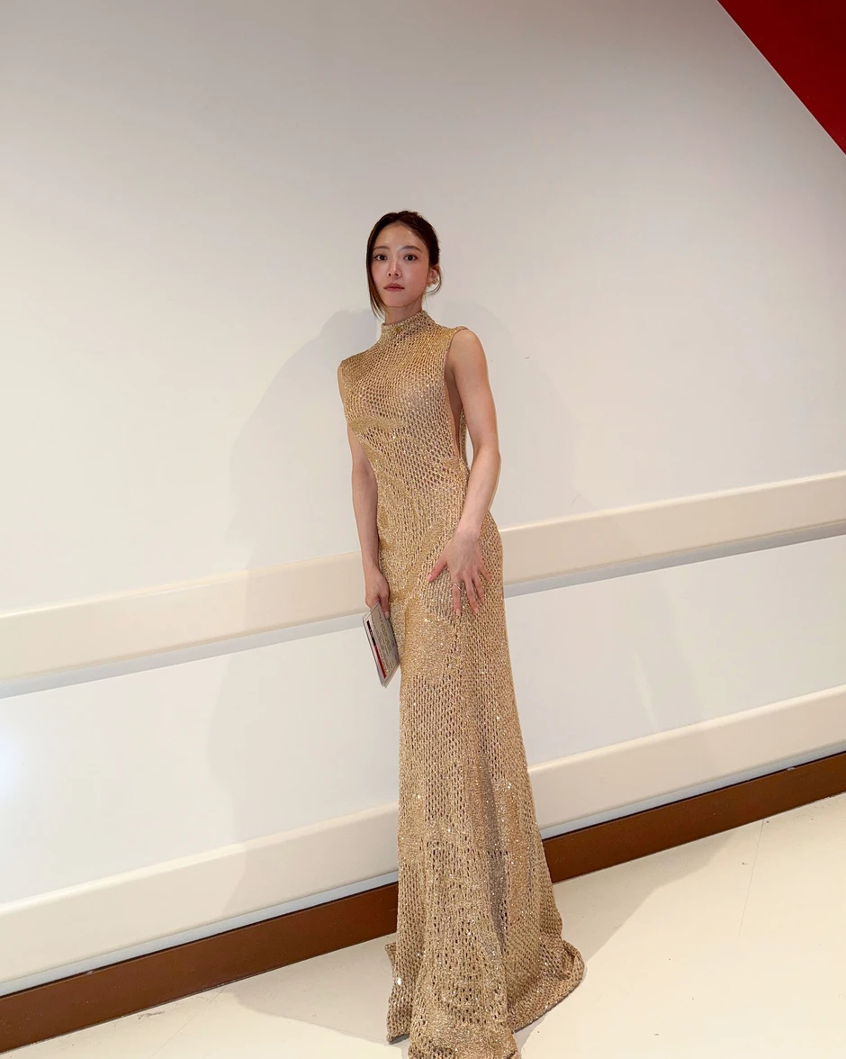 Cô gái đẹp đến độ bố mẹ phải cho vào showbiz vì sợ bị bắt cóc