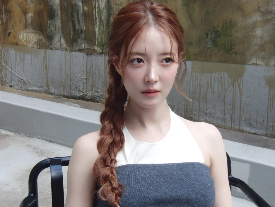 Cô gái đẹp đến độ bố mẹ phải cho vào showbiz vì sợ bị bắt cóc