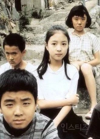 Cô gái đẹp đến độ bố mẹ phải cho vào showbiz vì sợ bị bắt cóc