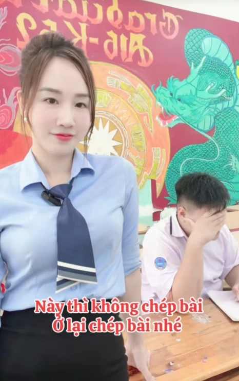Nhan sắc xinh đẹp của cô giáo Duyên khi lên lớp Nhan sắc xinh đẹp của cô giáo Duyên khi lên lớp