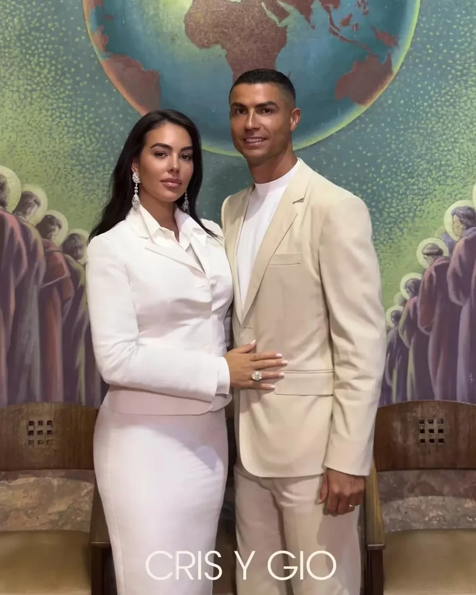 Công bố ảnh đám cưới của Ronaldo
