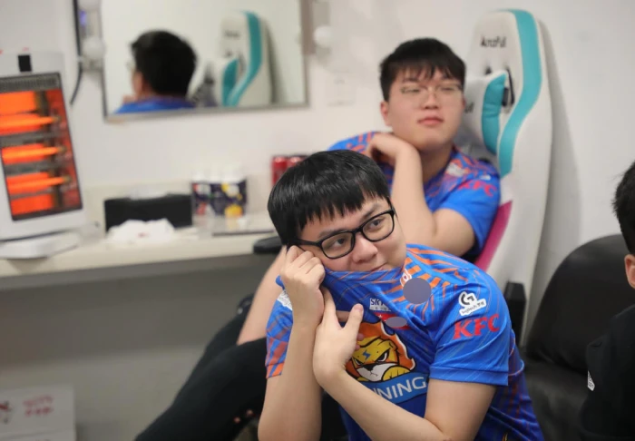 Phim tài liệu Suning hé lộ Bin khó chiều từ ngày đầu khiến LPL xôn xao Phim tài liệu Suning hé lộ Bin khó chiều từ ngày đầu khiến LPL xôn xao