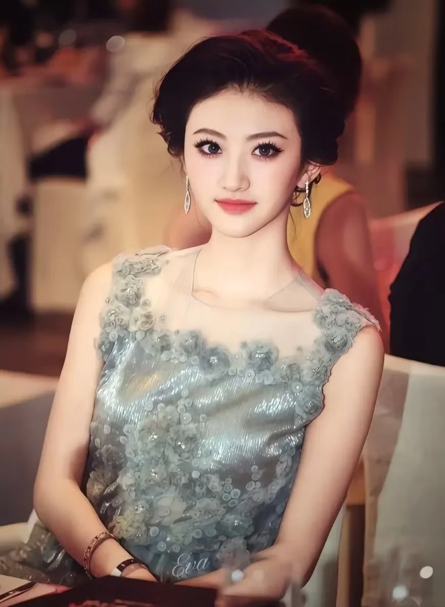 Cú trượt đau của Đệ nhất mỹ nữ Bắc Kinh