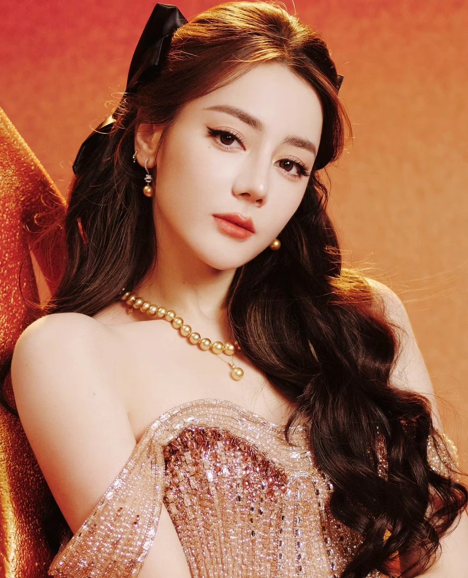 Cuộc đấu giữa Địch Lệ Nhiệt Ba và Lưu Diệc Phi Cuộc đấu giữa Địch Lệ Nhiệt Ba và Lưu Diệc Phi
