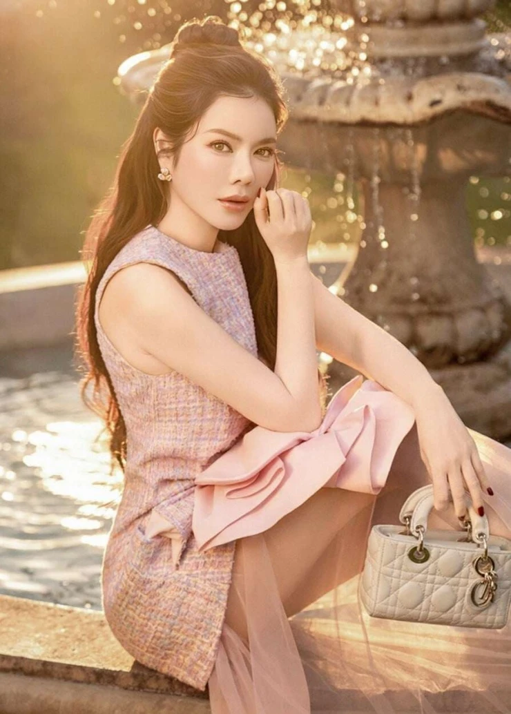 Cuộc sống giàu có, độc thân của Lý Nhã Kỳ ở tuổi 44