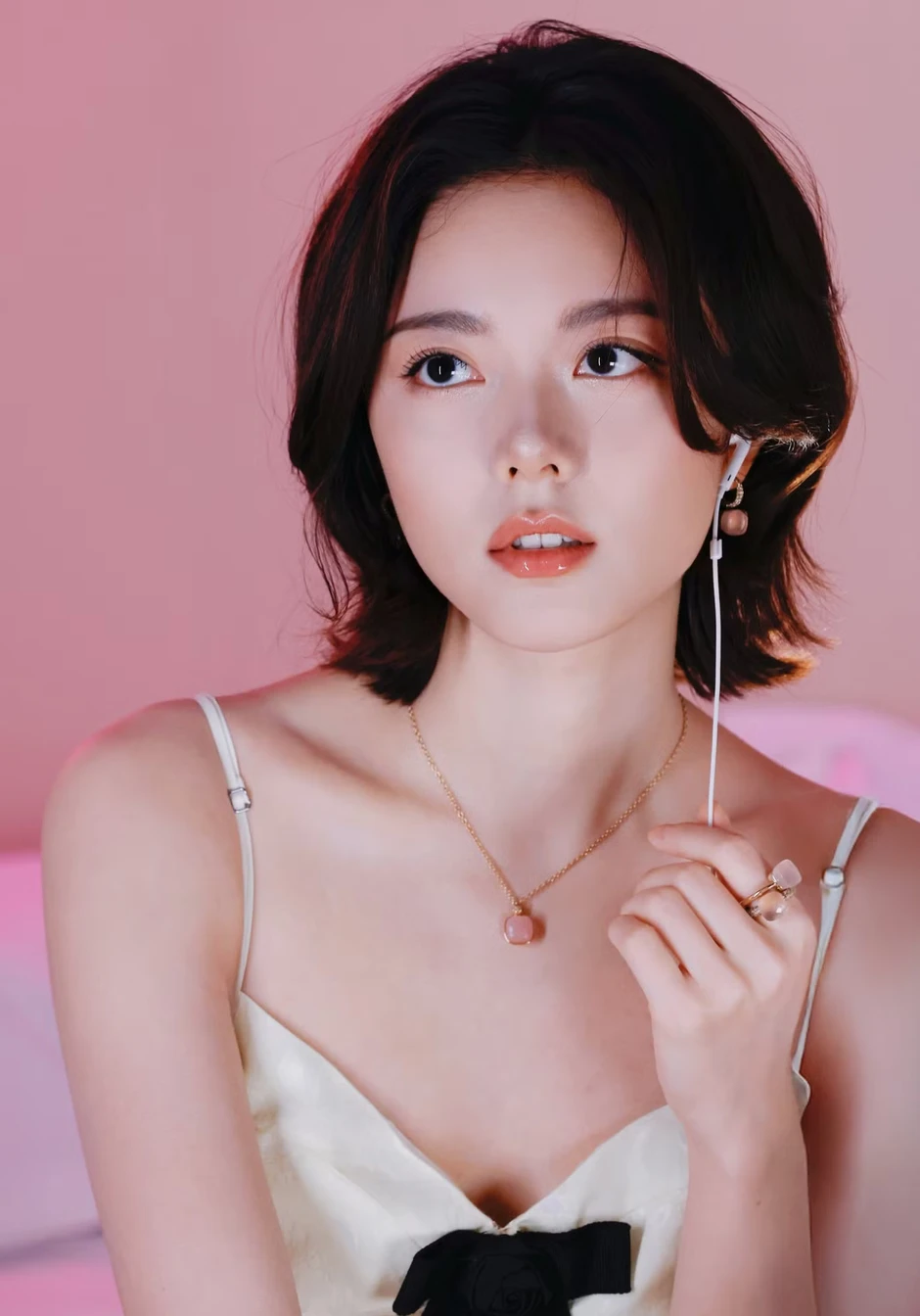 Dàn mỹ nữ đang đe dọa Địch Lệ Nhiệt Ba