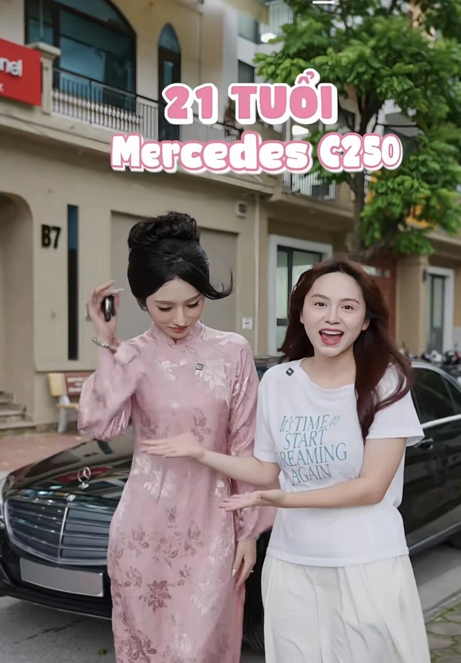 Đặng Thu Hà chung khung hình với hot girl phỏng vấn dạo, “bóc trần” xế hộp 1,7 tỷ