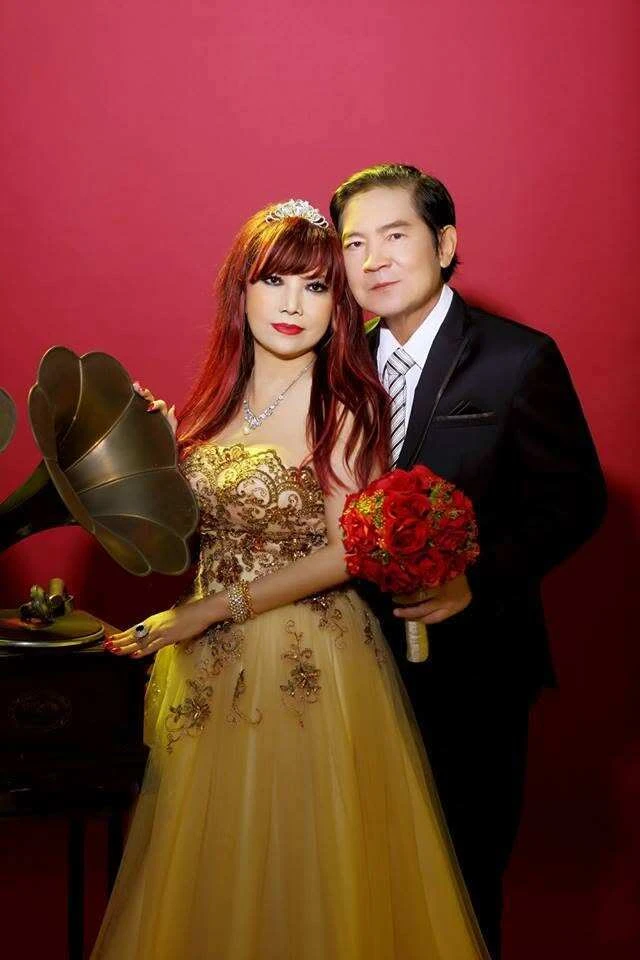 Danh ca sở hữu giọng ca vàng, U70 vẫn say sưa hát 18 ca khúc trong một đêm nhạc là ai?