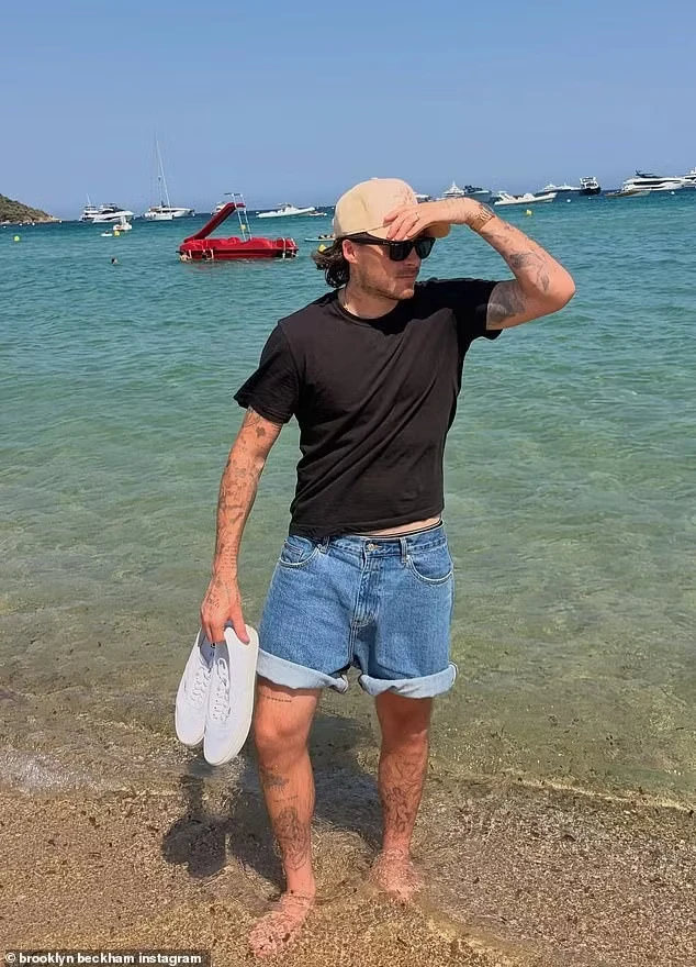 David Beckham ở cách con trai Brooklyn 5 phút đi bộ nhưng không gặp mặt David Beckham ở cách con trai Brooklyn 5 phút đi bộ nhưng không gặp mặt