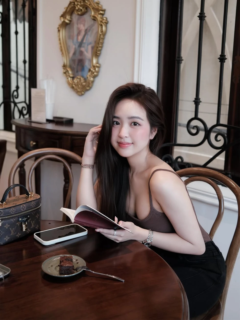 Lê Phương Anh đi ăn Omakase, khoe thần thái sang chảnh quyến rũ