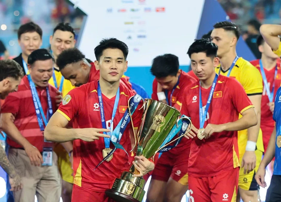 Đình Bắc và Nhật Kim Anh lại gây chú ý Đình Bắc và Nhật Kim Anh lại gây chú ý