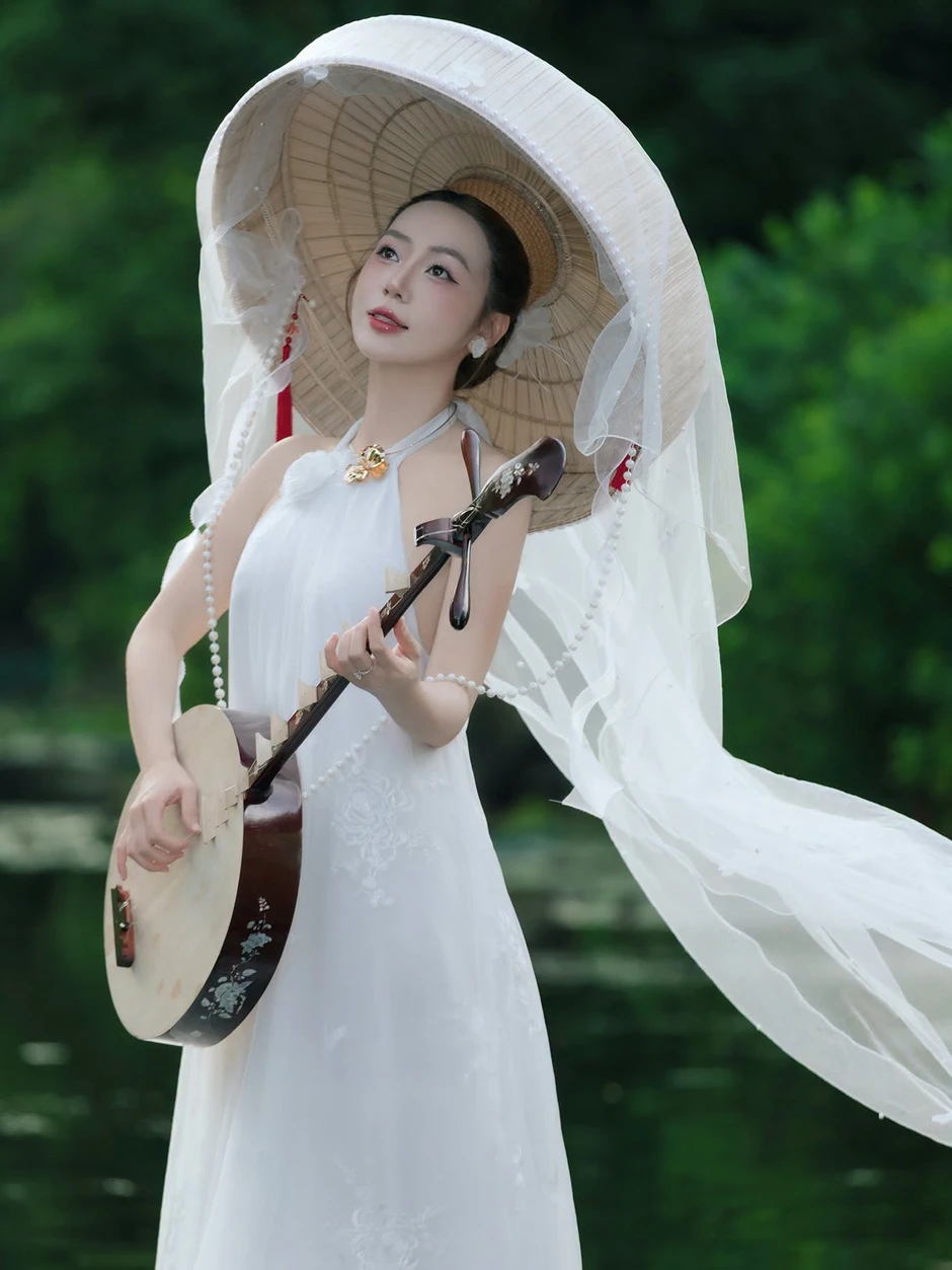 Nữ TikToker Chrissy Hoang khoe vóc dáng quyến rũ đón hè bên hồ bơi Nữ TikToker Chrissy Hoang khoe vóc dáng quyến rũ đón hè bên hồ bơi
