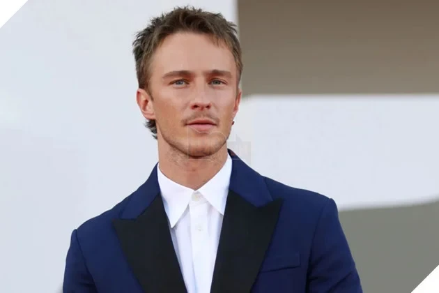 Drew Starkey Giữ Im Lặng Về Tin Đồn Đóng Chính American Psycho, Nhưng Khen Kịch Bản Tuyệt Vời