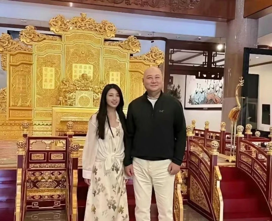 Đường Tăng Trì Trọng Thụy bị xóa tên khỏi các công ty của vợ tỷ phú
