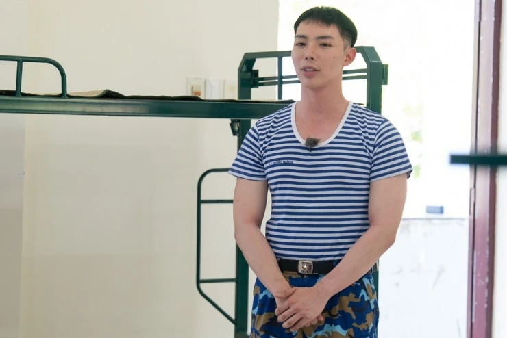 Erik liên tục mắc lỗi, khiến đồng đội bị phạt ở Sao nhập ngũ Erik liên tục mắc lỗi, khiến đồng đội bị phạt ở Sao nhập ngũ